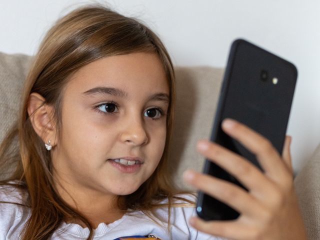 L'UE envisage des restrictions d'accès aux réseaux sociaux pour les mineurs