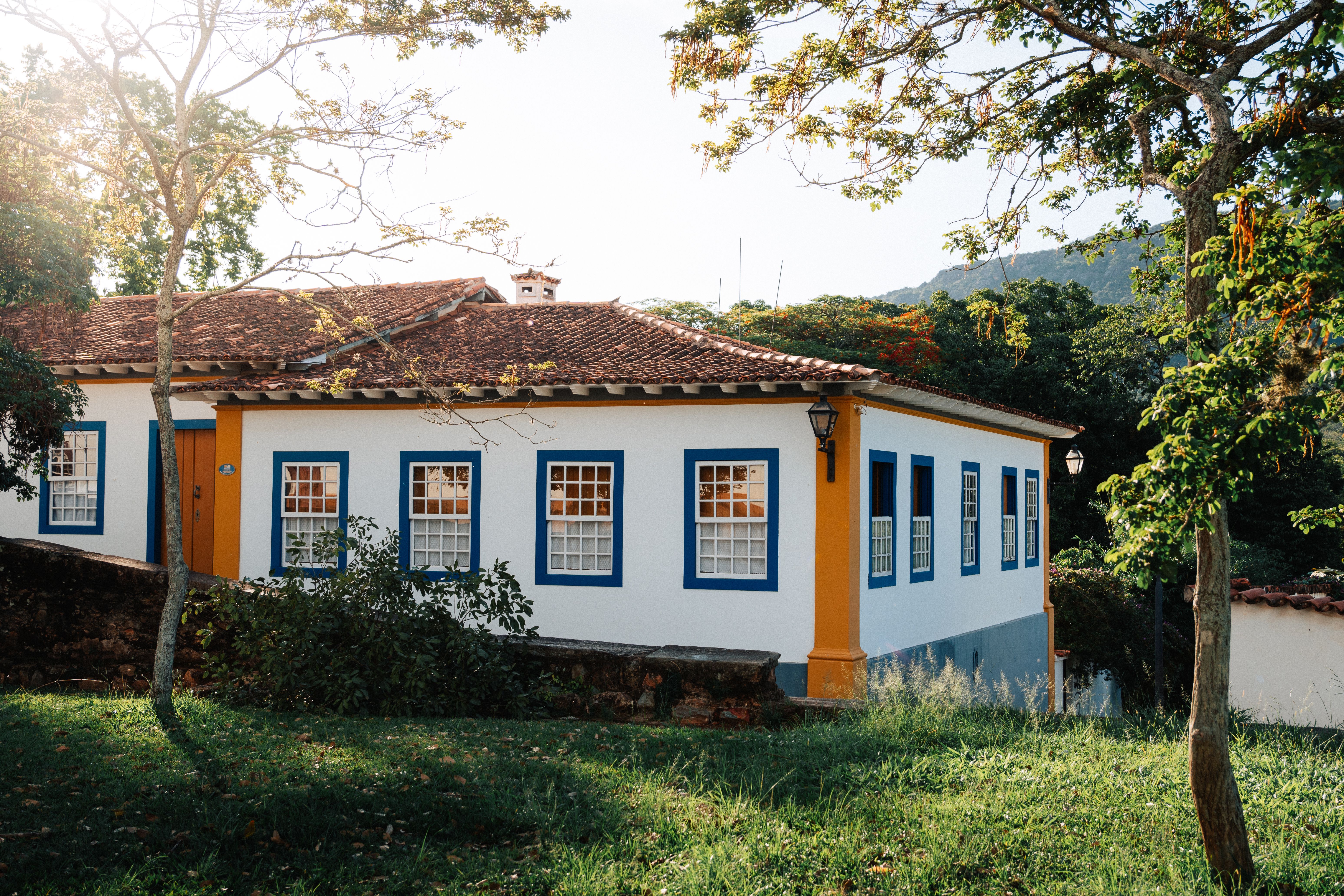 Family office analisando carteira de recebíveis em ambiente institucional