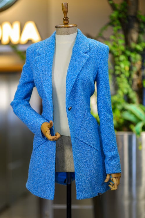 Foto profissional grátis de casaco azul, elegância, loja de roupas