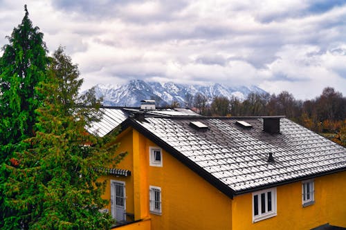 Fotobanka s bezplatnými fotkami na tému Alpy, farebné domy, fotografovanie mesta
