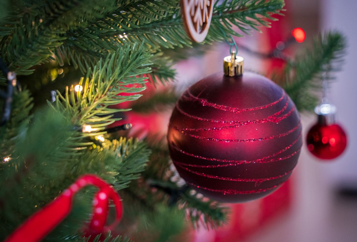 Budget-Friendly Balon Merry Christmas Decoration Ideas