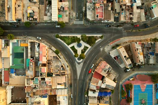 Aerial view of urban intersection in Chimbote, Perú showcasing streets and vibrant architecture.