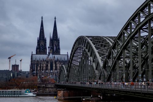 Free Scenic view of the Cologne Cathedral and Hohenzollern Bridge in overcast weather. Stock Photo