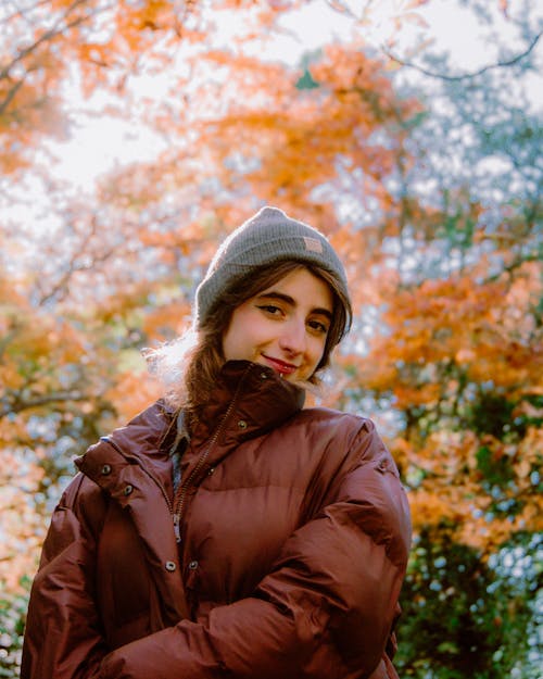 Immagine gratuita di capelli castani, capelli lunghi, cappello