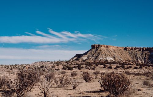 Free Vast desert landscape with plateau and clear blue skies in a serene, arid setting. Stock Photo