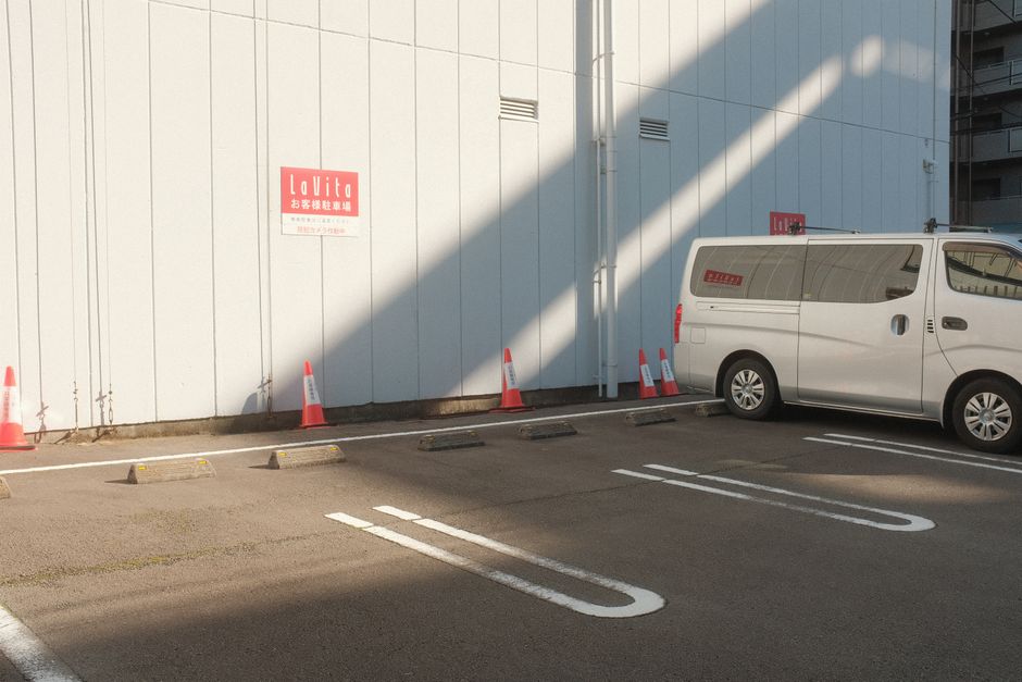 Locurile de parcare private s-au scumpit: cum le aperi de intruși