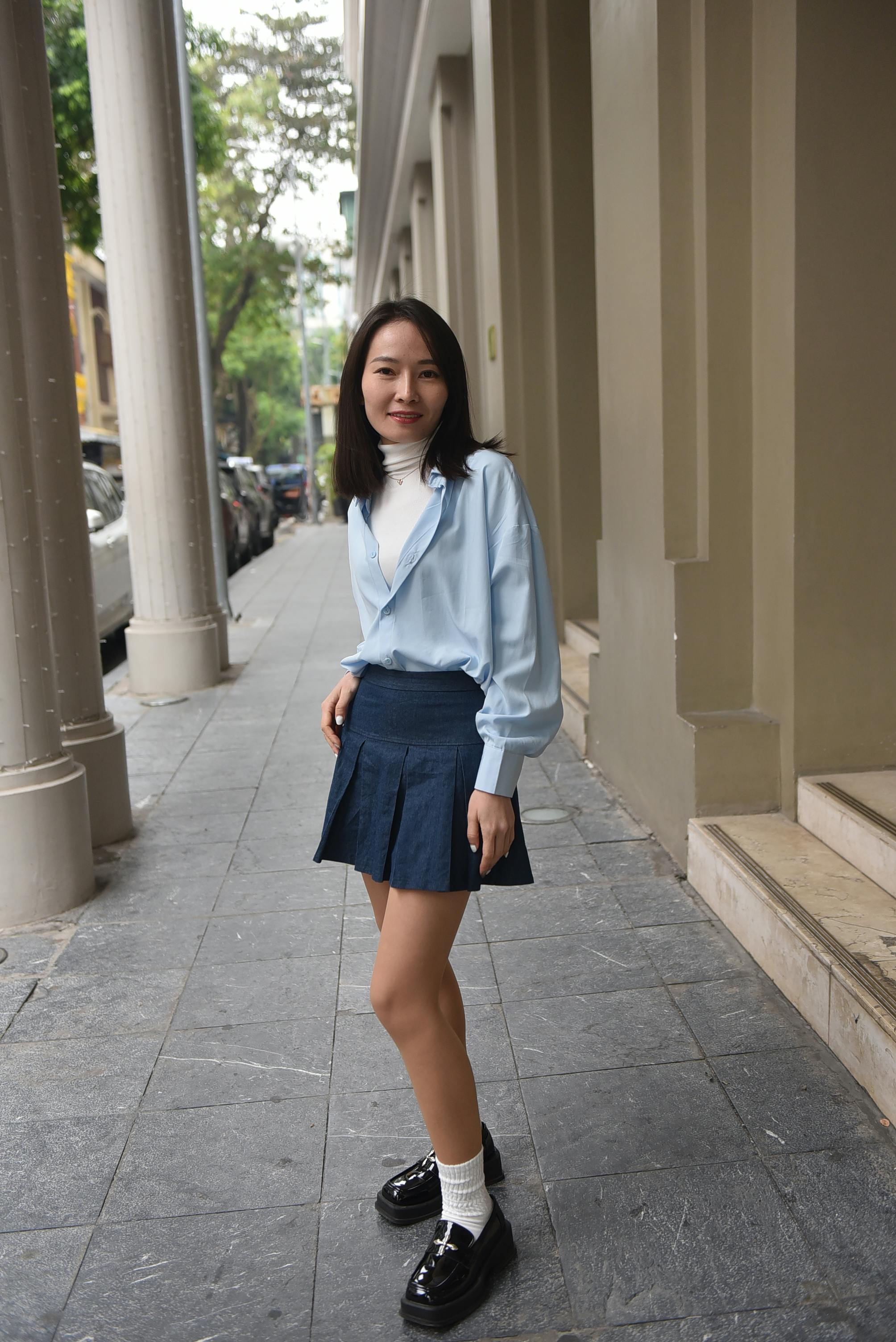 Gray pleated 2024 skirt blue shirt