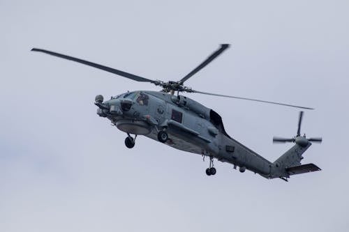 Foto d'estoc gratuïta de cel, Chopper, foto amb angle baix