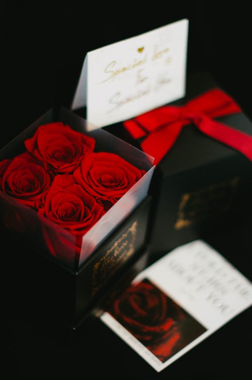Gratis stockfoto met bloemen, box, cadeau