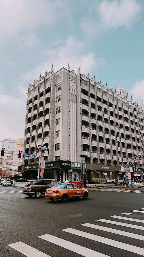 Základová fotografie zdarma na téma auta, budova, exteriér budovy