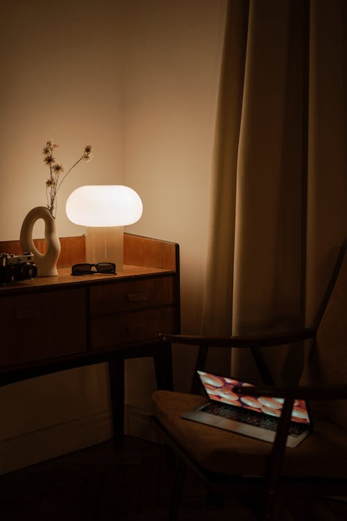 Darmowe zdjęcie z galerii z biurko, hotel, lampa