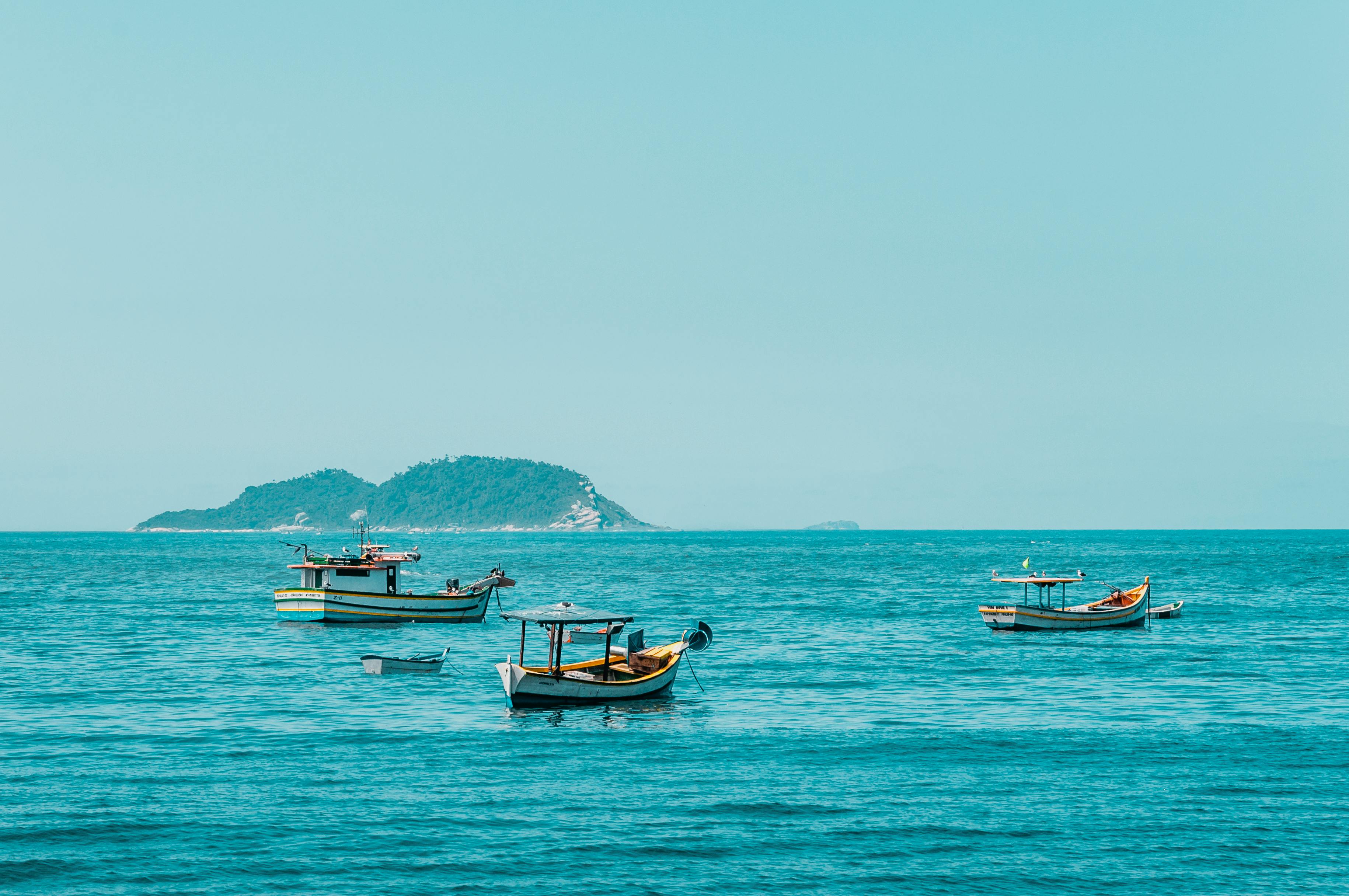 Free stock photo of Blue ocean, fishing, fishing boats