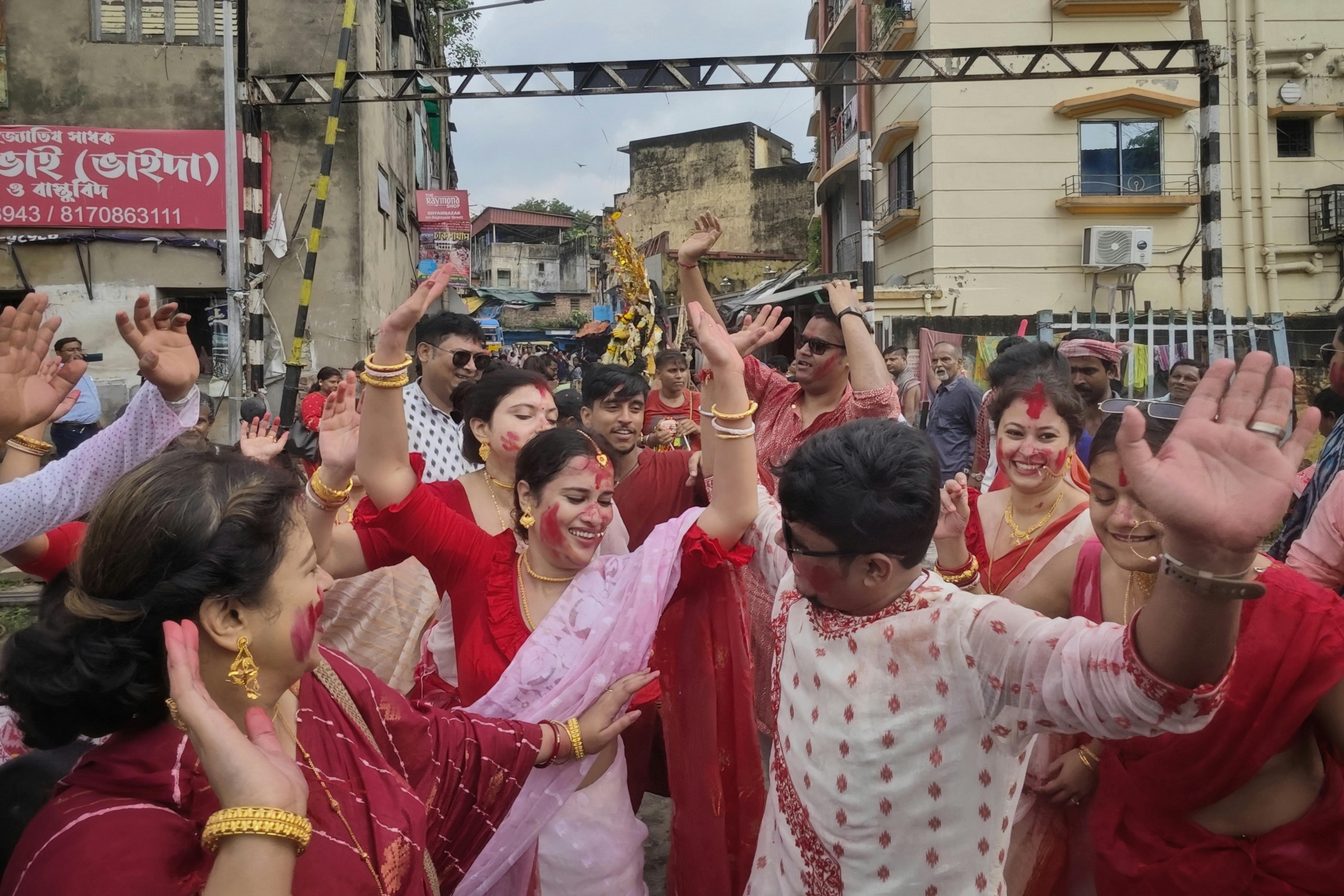 Zee BanglaSonar, a Bengali general entertainment channel, launched — Photo by Dibakar Roy on Pexels