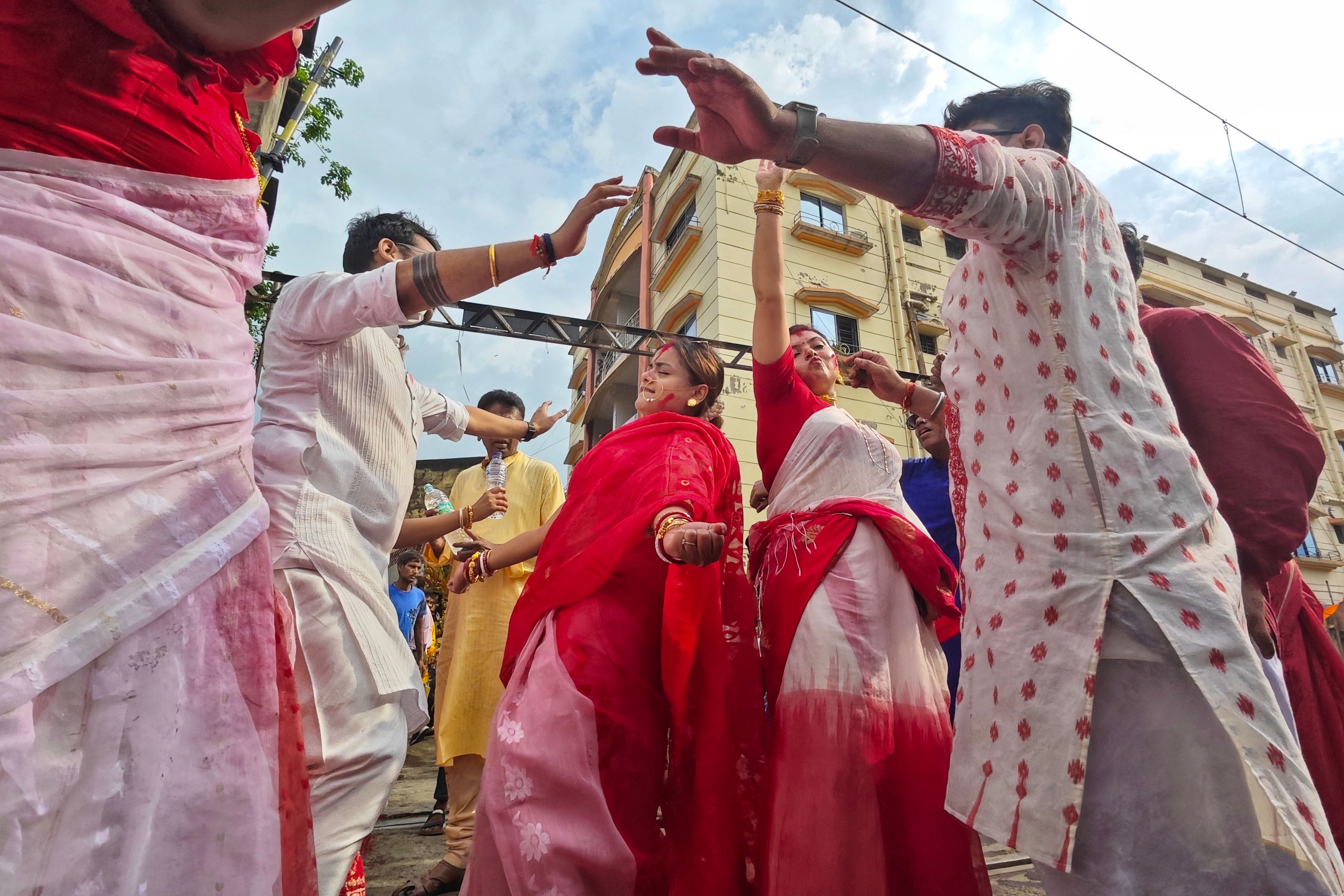 Zee BanglaSonar, a Bengali general entertainment channel, launched — Photo by Dibakar Roy on Pexels