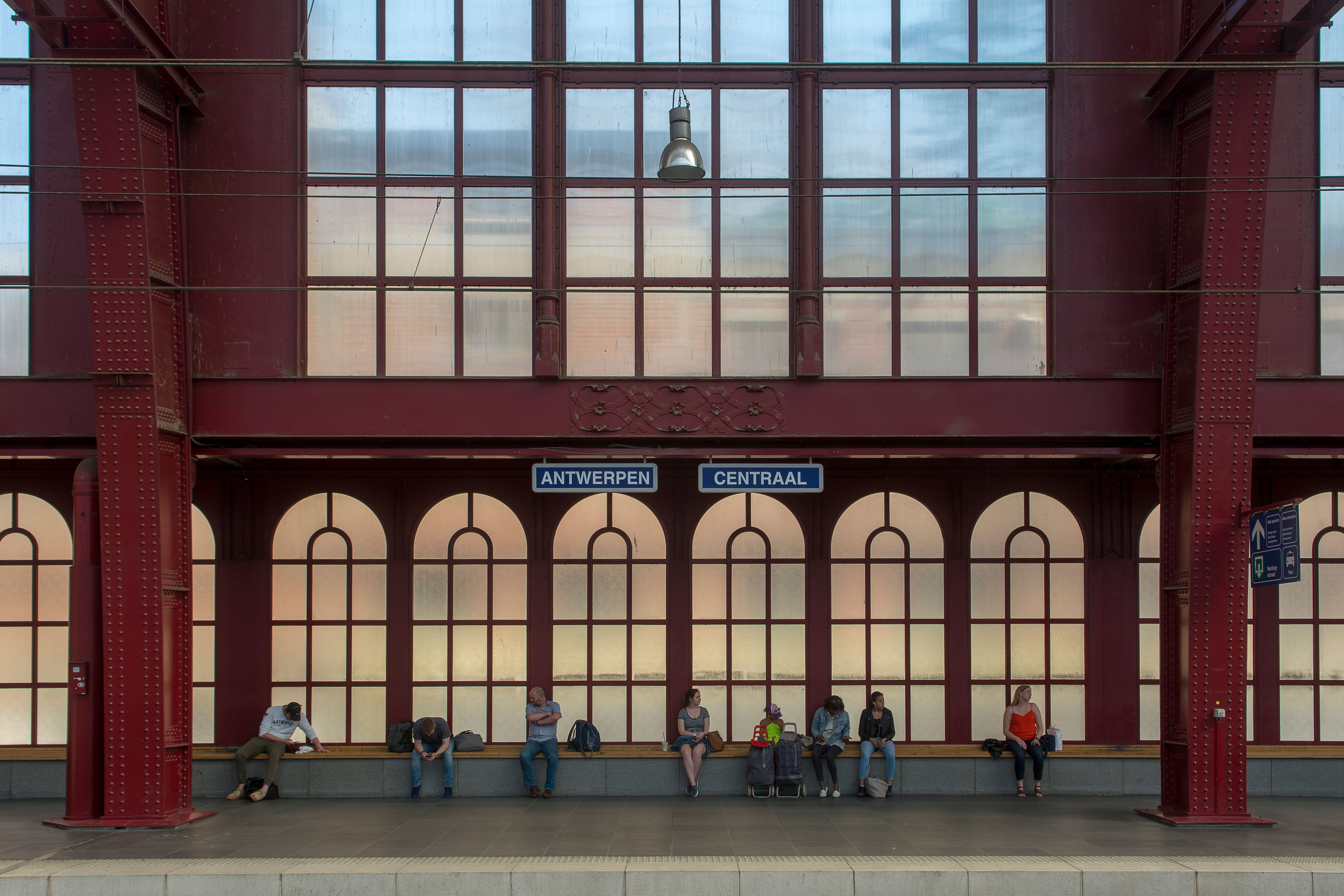 Scène de vie quotidienne, à l’image d’un jour ordinaire à charleroi.