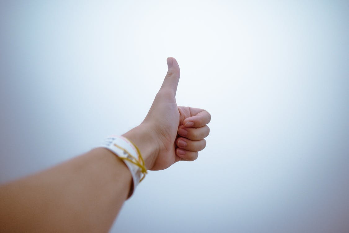 Free Person Doing Thumbs Up Stock Photo - el poder del pensamiento positivo