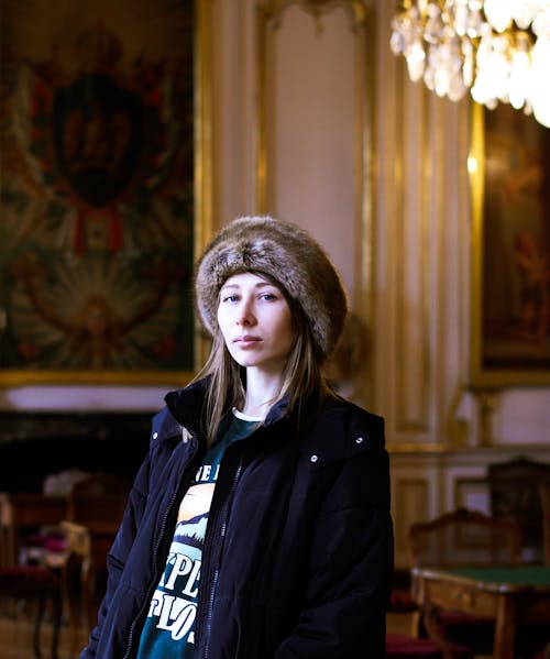 Základová fotografie zdarma na téma bunda, hnědé vlasy, klobouk