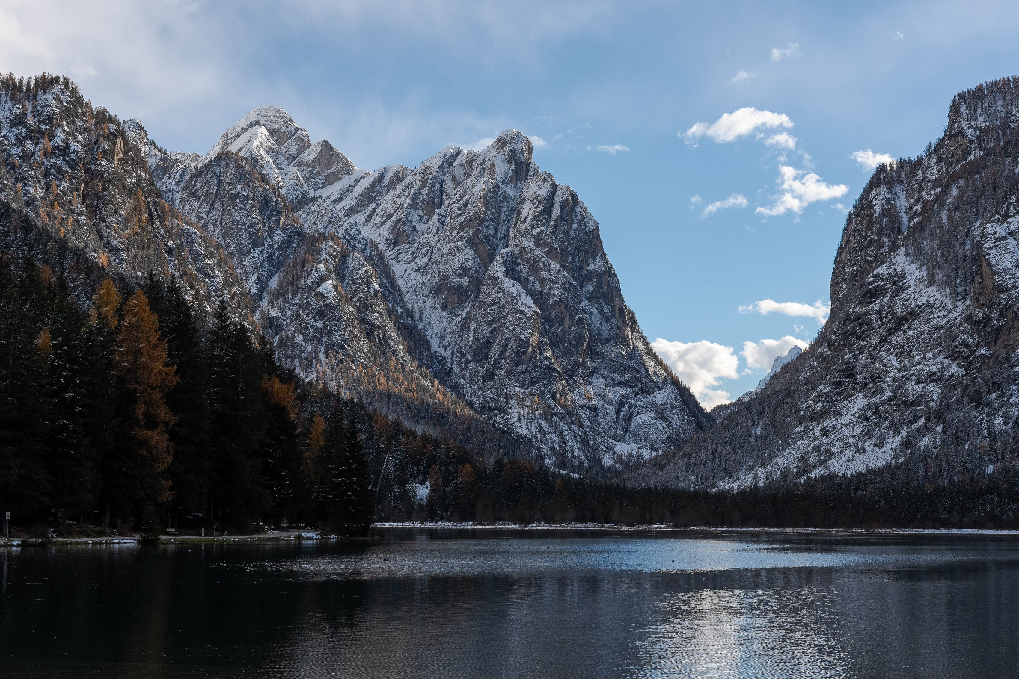 Lake and Rocky Mountains behind · Free Stock Photo