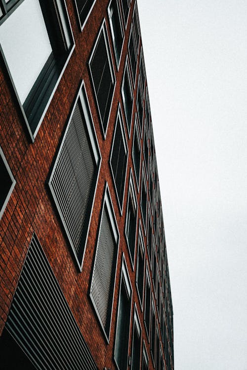 미니멀리즘, 벽돌 건물, 브라 티 슬라바의 무료 스톡 사진