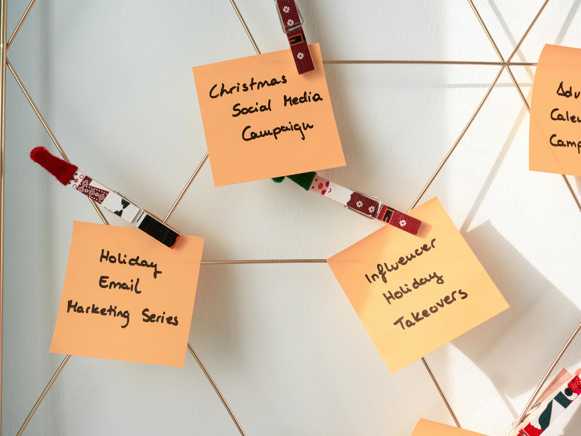 Sticky notes with holiday marketing ideas for Christmas social media and email campaigns.