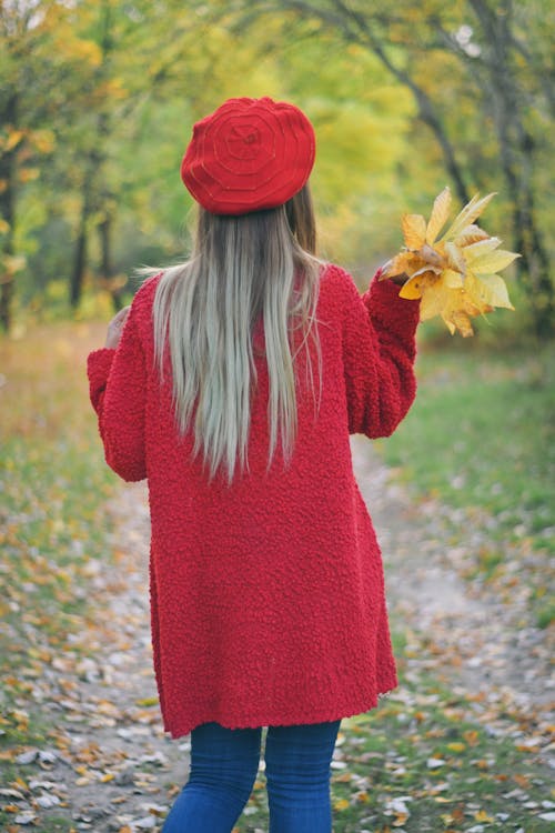 Darmowe zdjęcie z galerii z blond, czerwony beret, fotografia mody