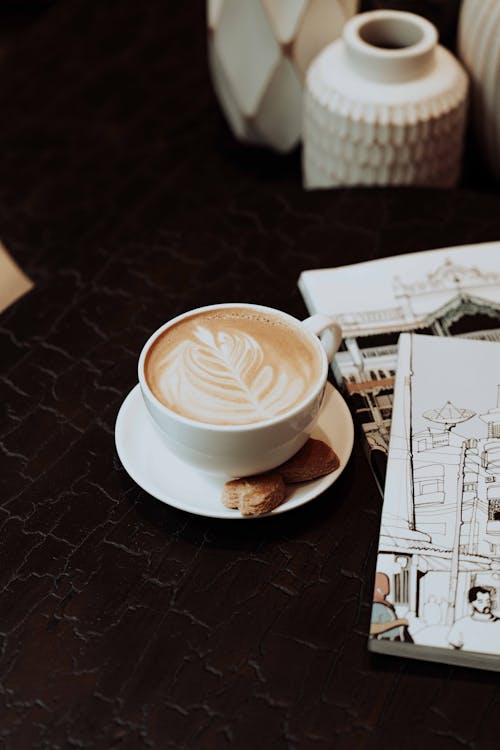 Kostenloses Stock Foto zu café, cappuccino, cookie