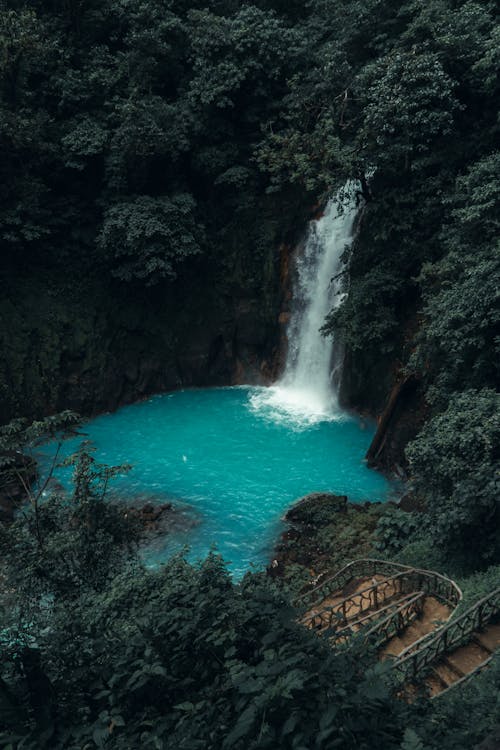 Бесплатное стоковое фото с вертикальный выстрел, водопад, коста рика
