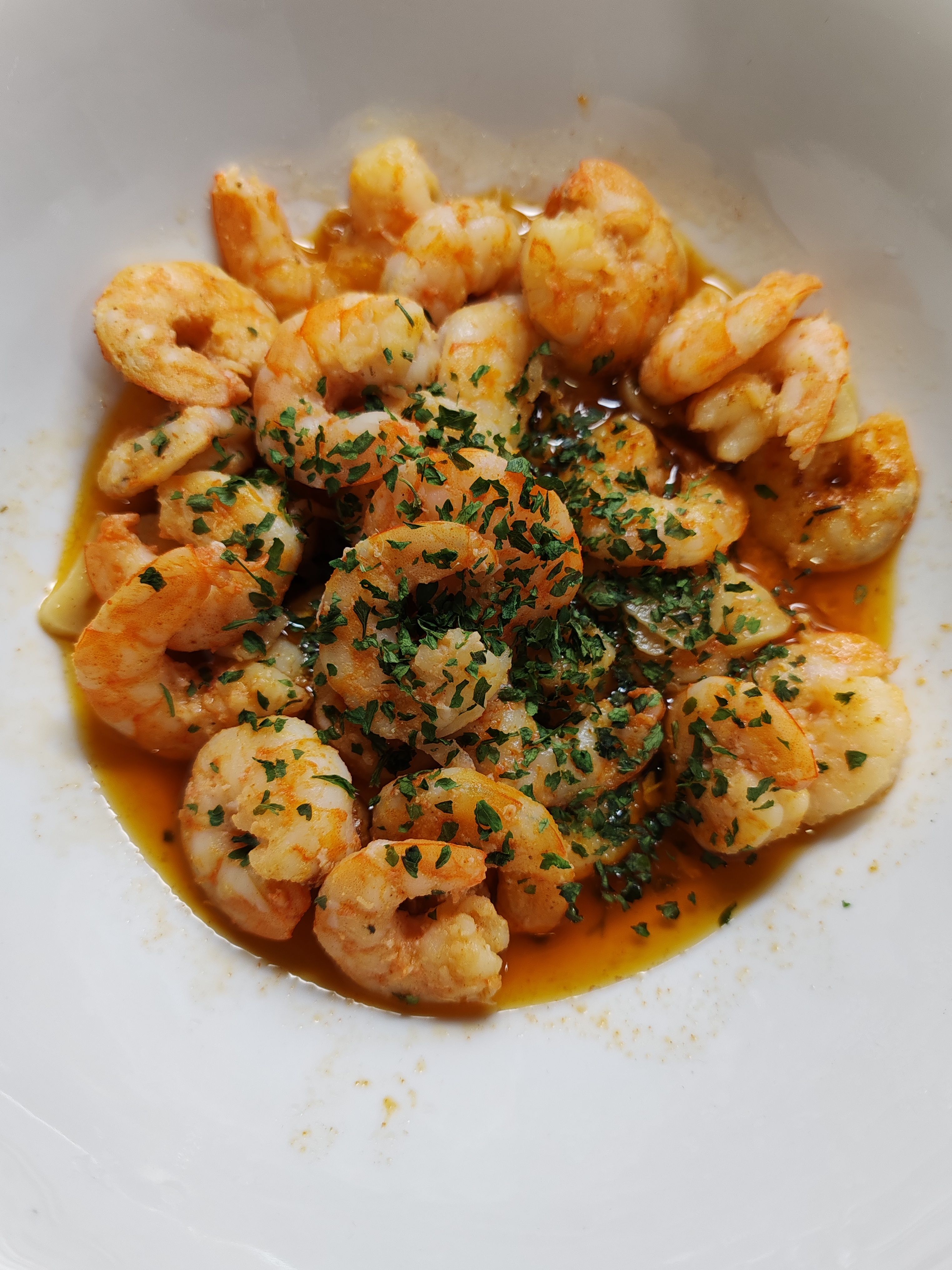 Steamed shrimps with garlic sauce