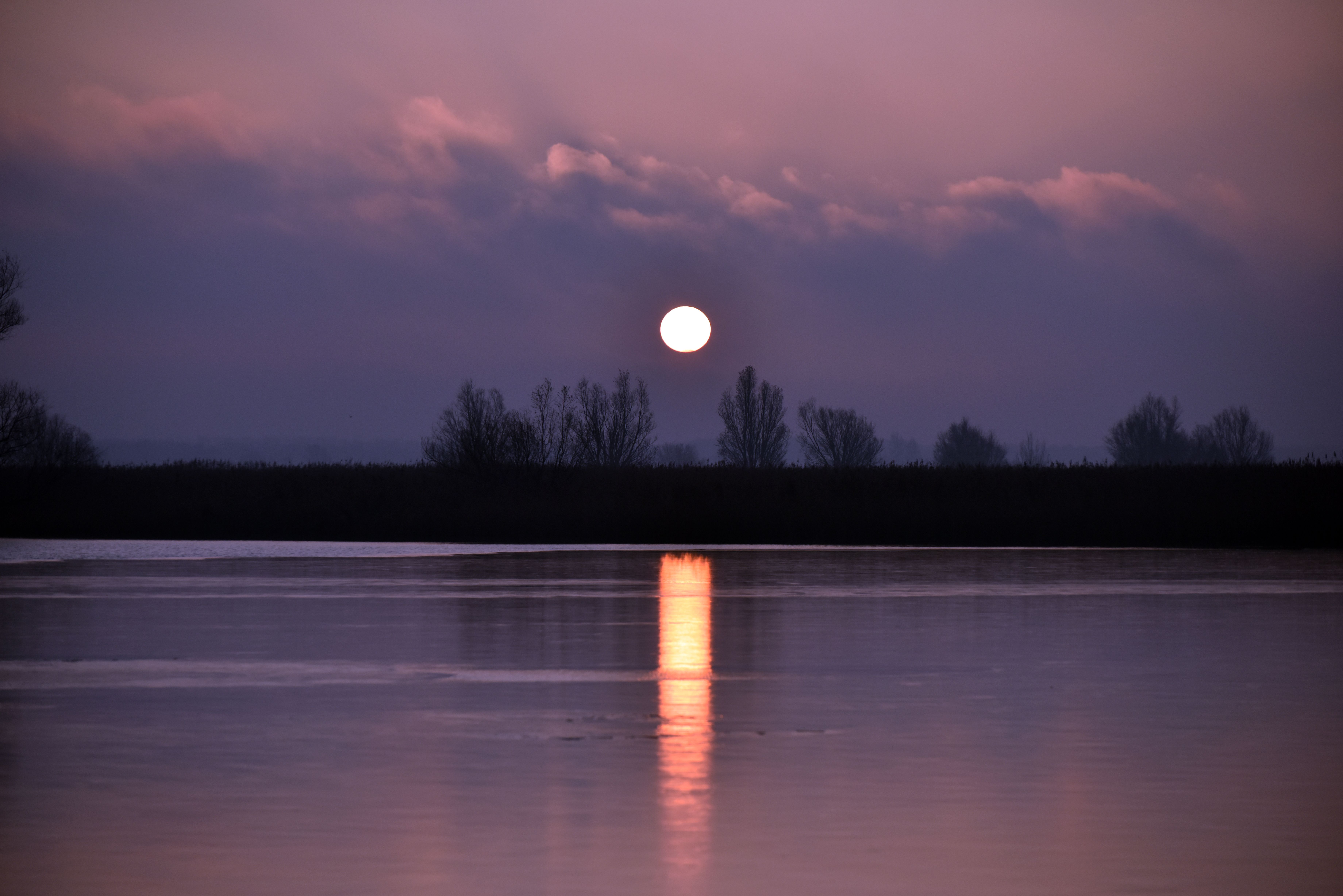 rising sun reflected on ice · Free Stock Photo
