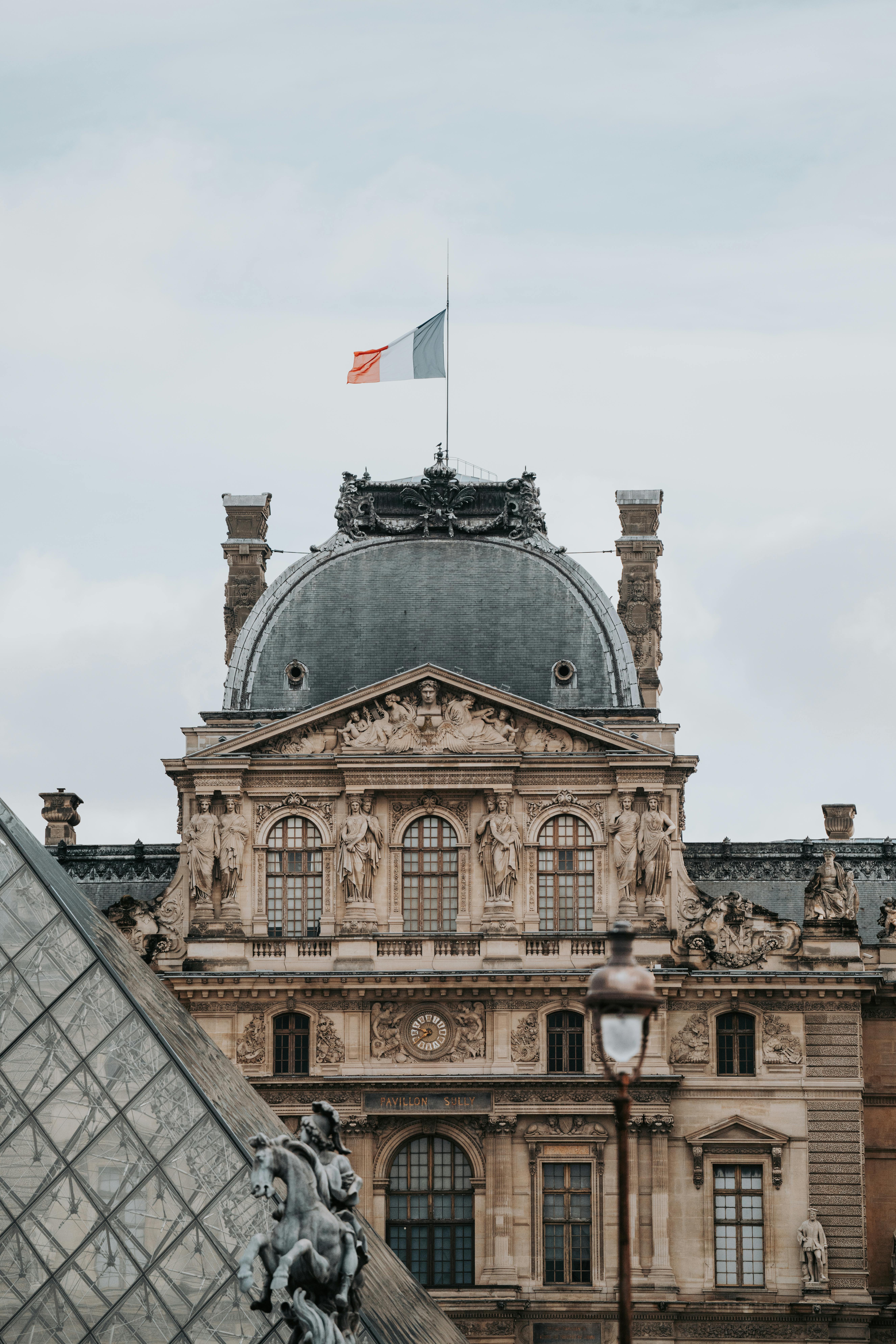 Povestea Hermès: de la selărie pariziană la genți iconice de lux