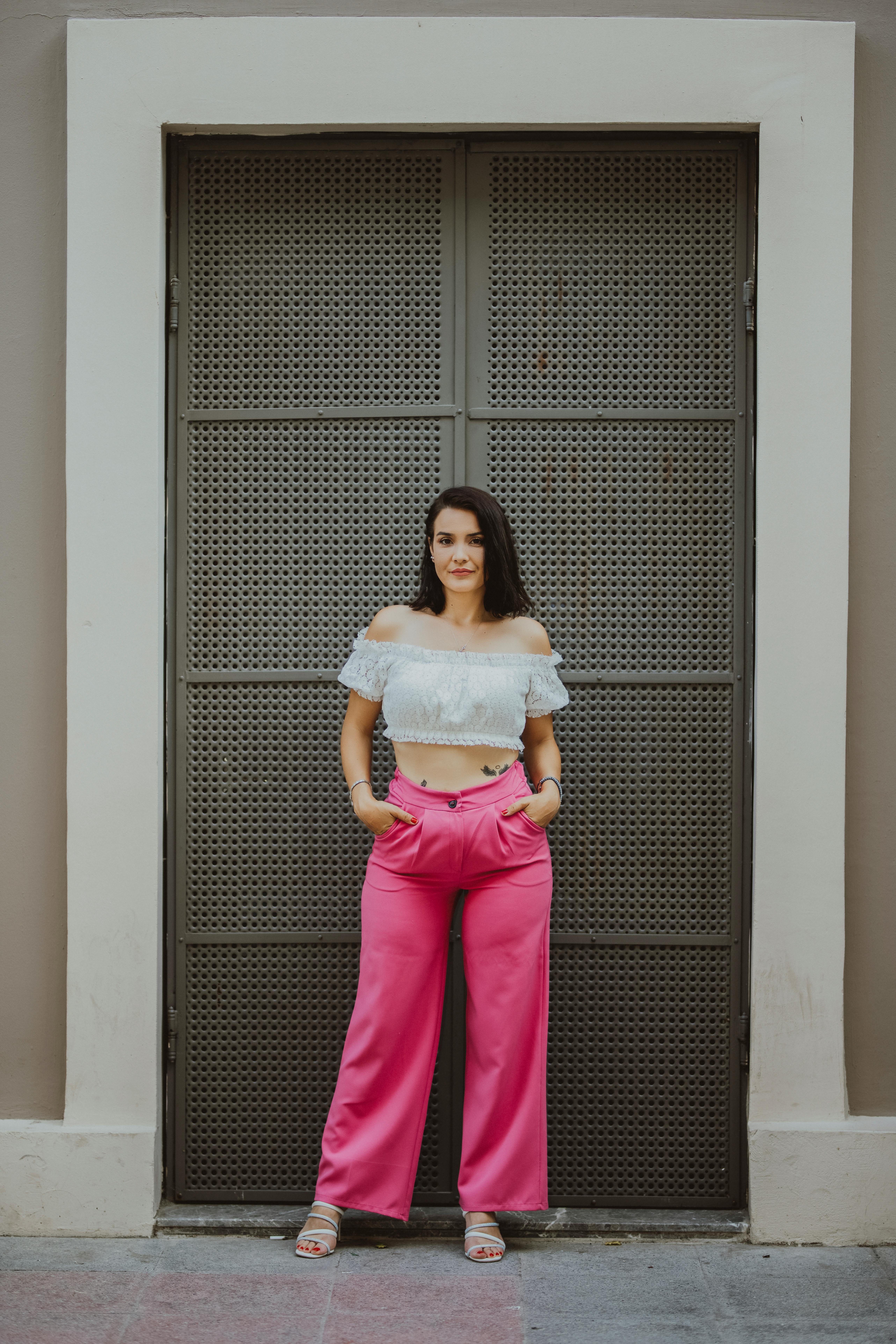 How To Wear Pink Pants? 19 Outfit Ideas & Styling Tips | Pink pants outfit,  Pink jeans outfit, Light pink pants