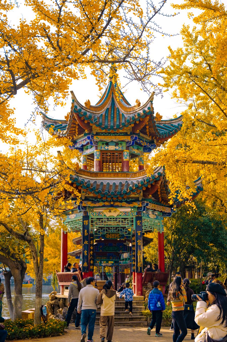 Cuihu Green Lake Park pavilion in Kunming