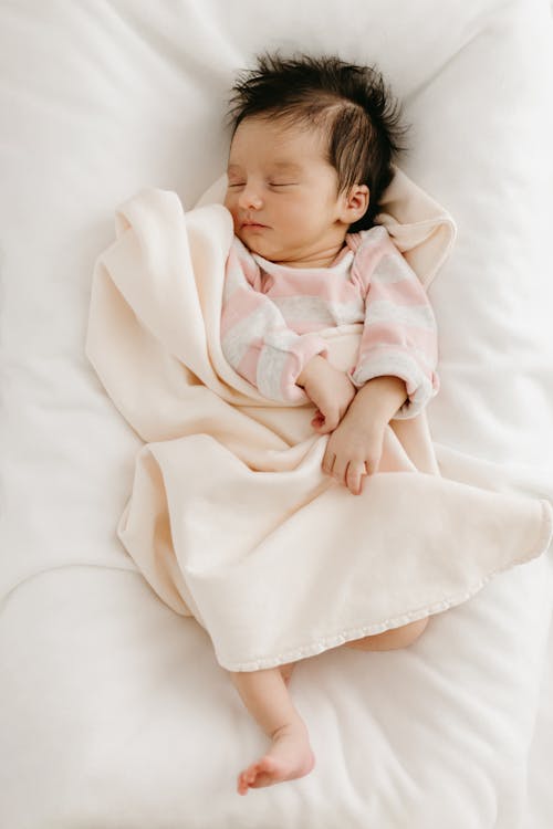 battaniye, battaniyeler, bebek içeren Ücretsiz stok fotoğraf