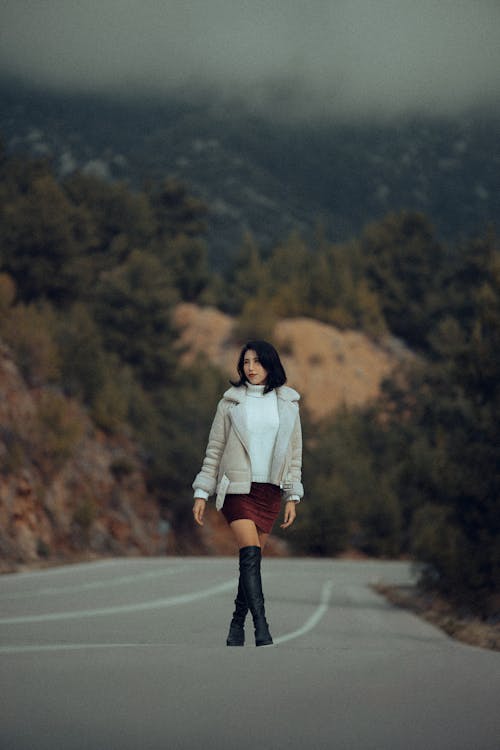 Young Woman in an Elegant Autumnal Outfit Posing Outside 