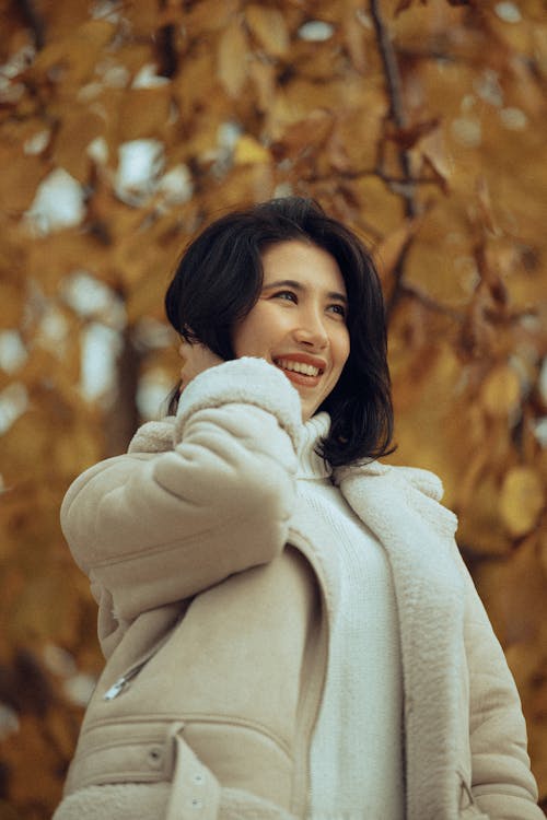 Young Woman in an Elegant Autumnal Outfit Posing Outside 