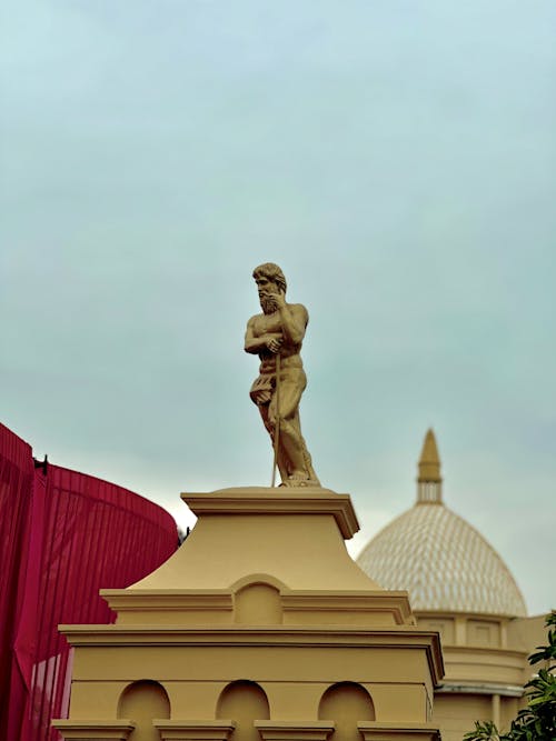 Gratis lagerfoto af arkitektur design, gylden statue, kuppel