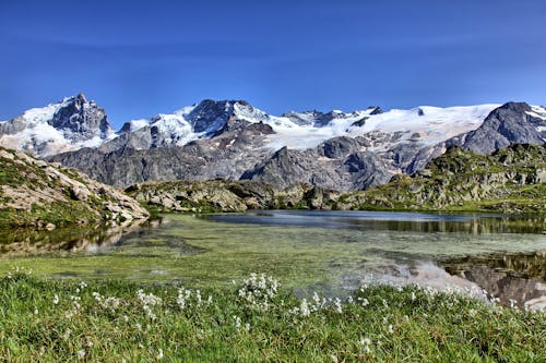 bahar, dağ silsilesi, göl içeren Ücretsiz stok fotoğraf
