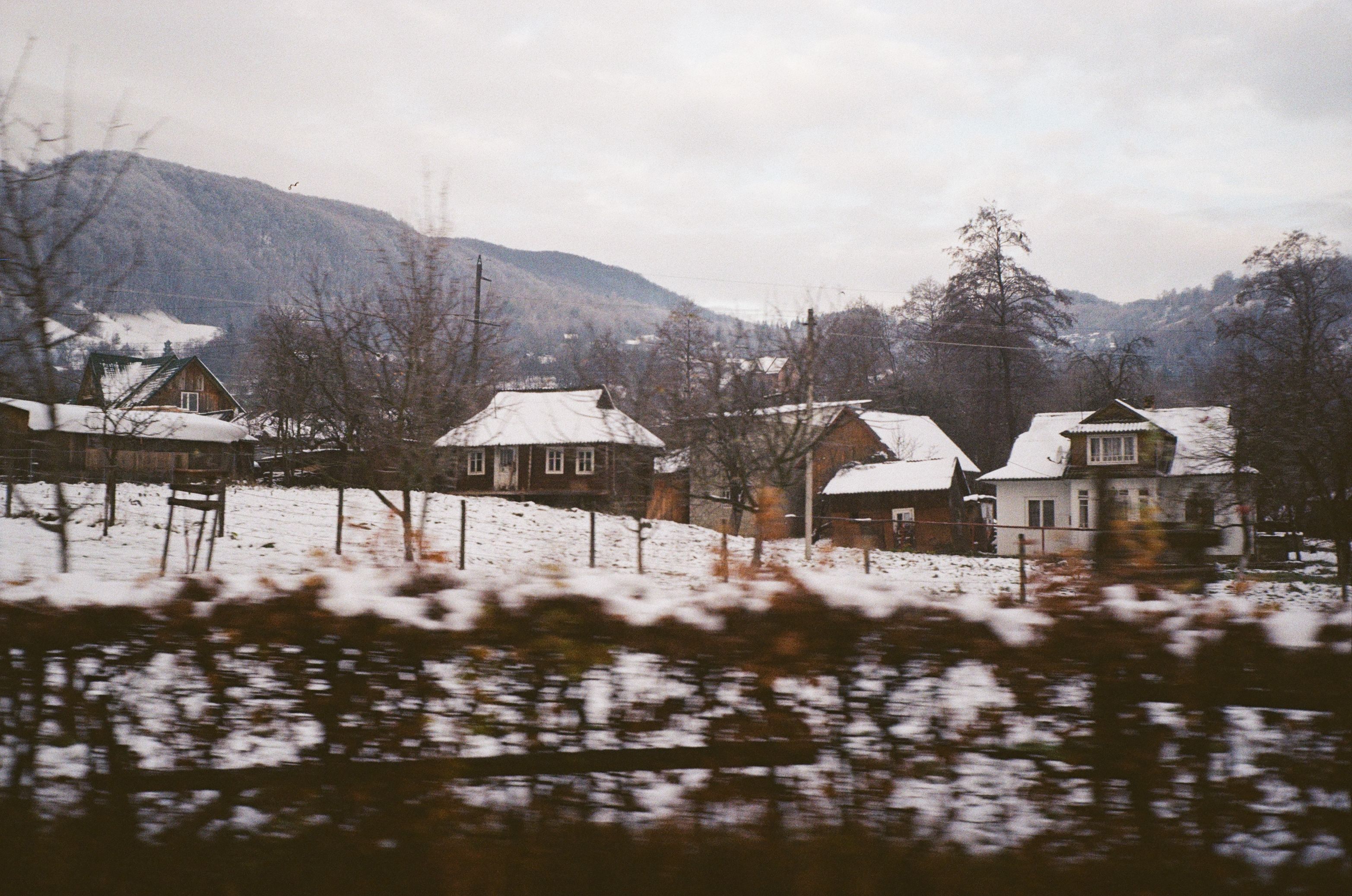 Houses in a Mountain Village in Winter · Free Stock Photo