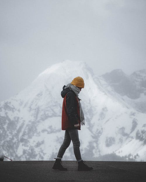 Immagine gratuita di abbigliamento caldo, colline, escursionismo