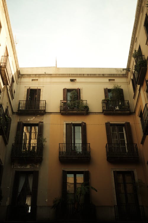 Immagine gratuita di appartamenti, balconi, città