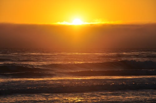 Kostenloses Stock Foto zu dramatischer himmel, flut, goldene stunde