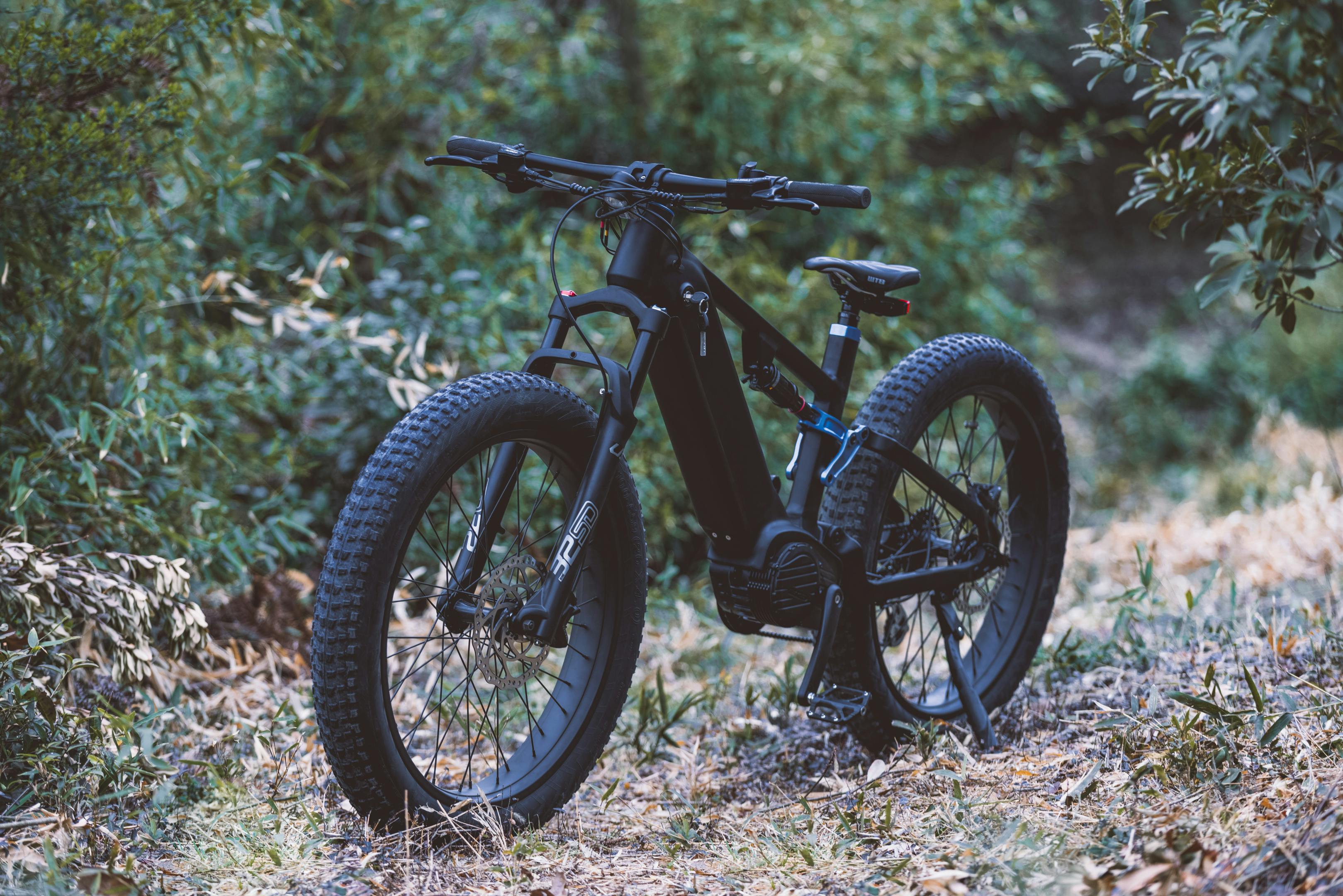 Free Black Electric Bicycle Standing on Grass Stock Photo