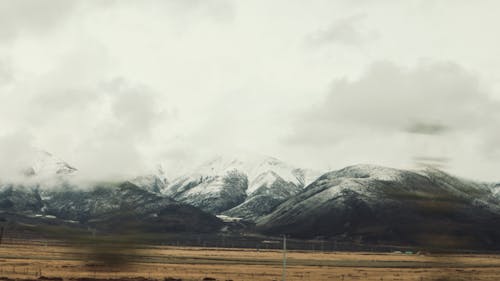 Бесплатное стоковое фото с горный хребет, горы, заснеженный