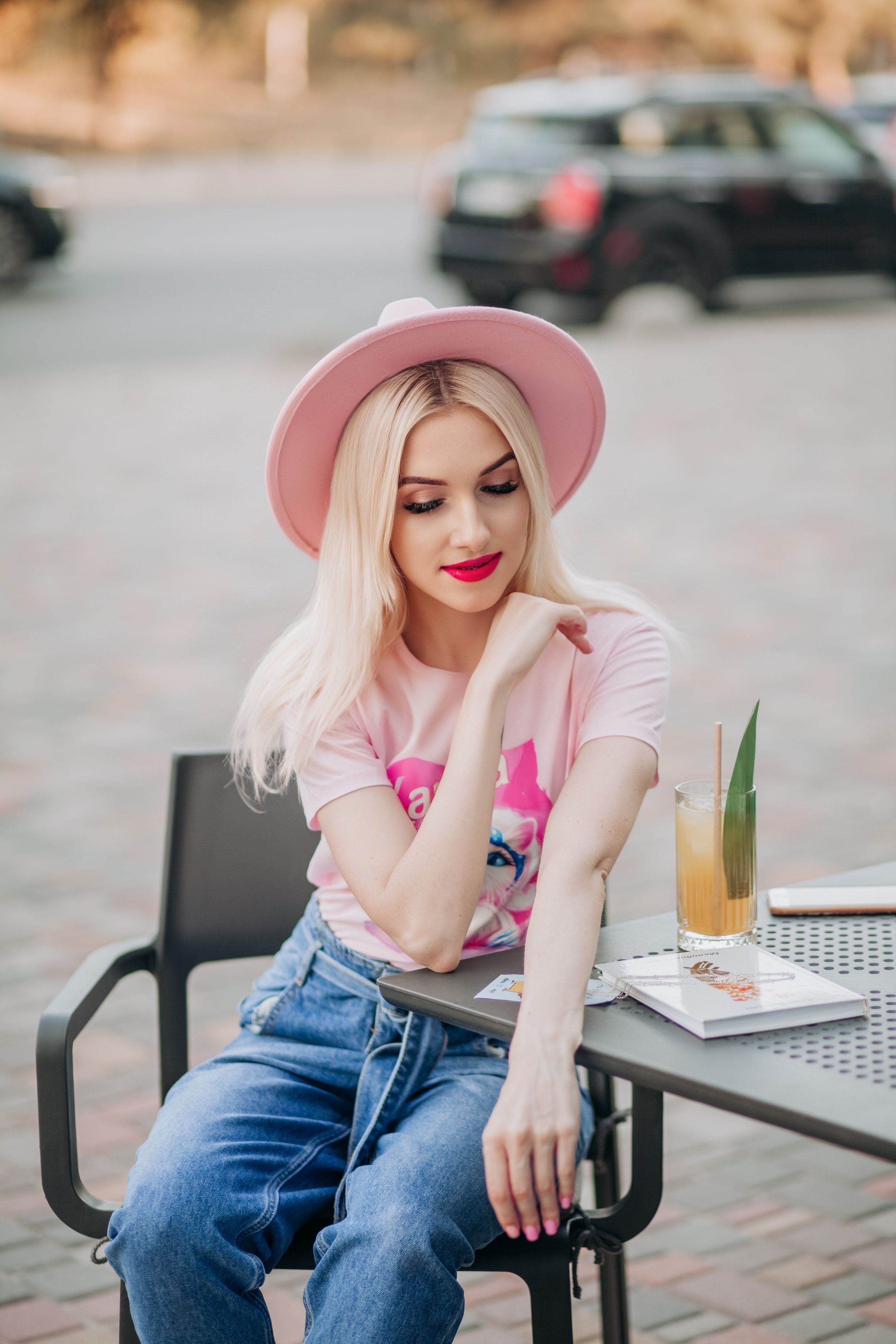 Gratis lagerfoto af afslapning, afslappet, blond kvinde Lagerfoto