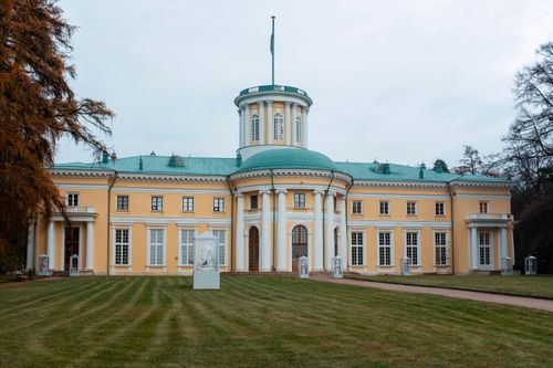Free The elegant Arkhangelskoye Palace, a neoclassical architectural landmark in Russia. Stock Photo