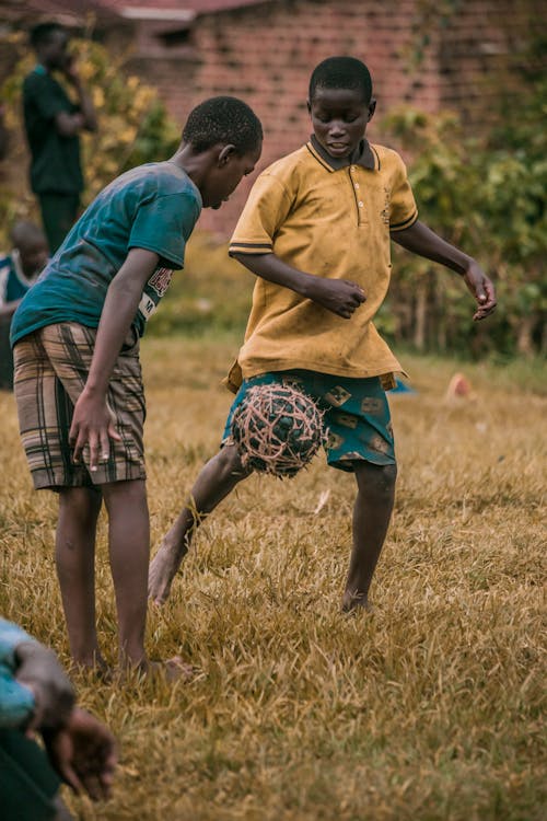 Безкоштовне стокове фото на тему «африканські хлопчики, безтурботний, веселий»