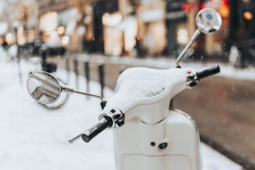 Fotos de stock gratuitas de bici, blanco, calle