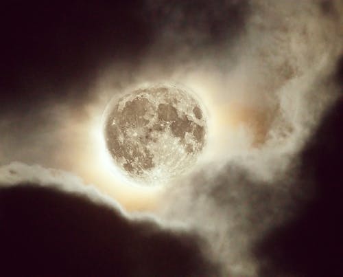 Darmowe zdjęcie z galerii z astrofotografia, clouds, moon