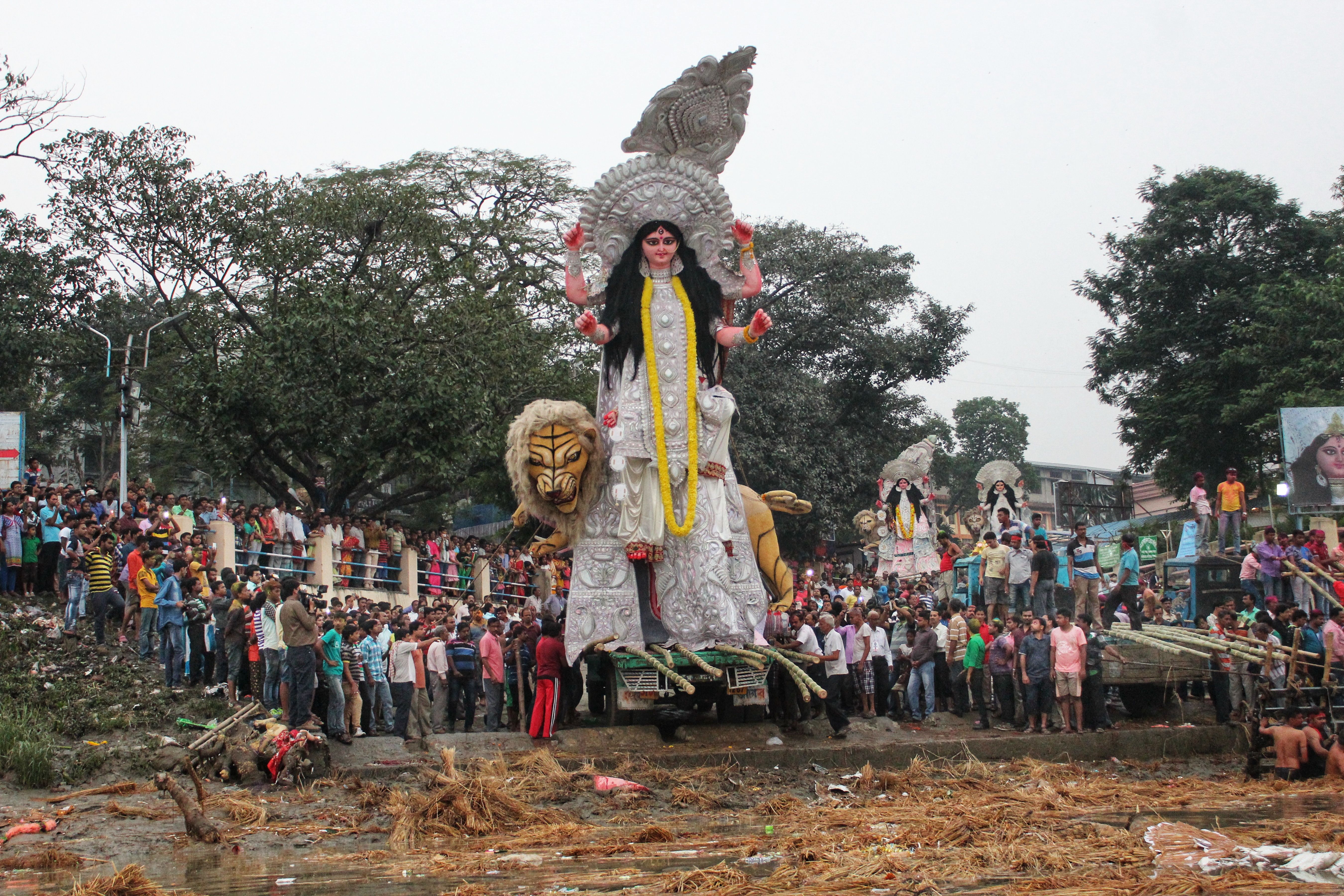 Kolkata Puja Pandal Stampede Kills 19; Seven Arrested Including Organisers