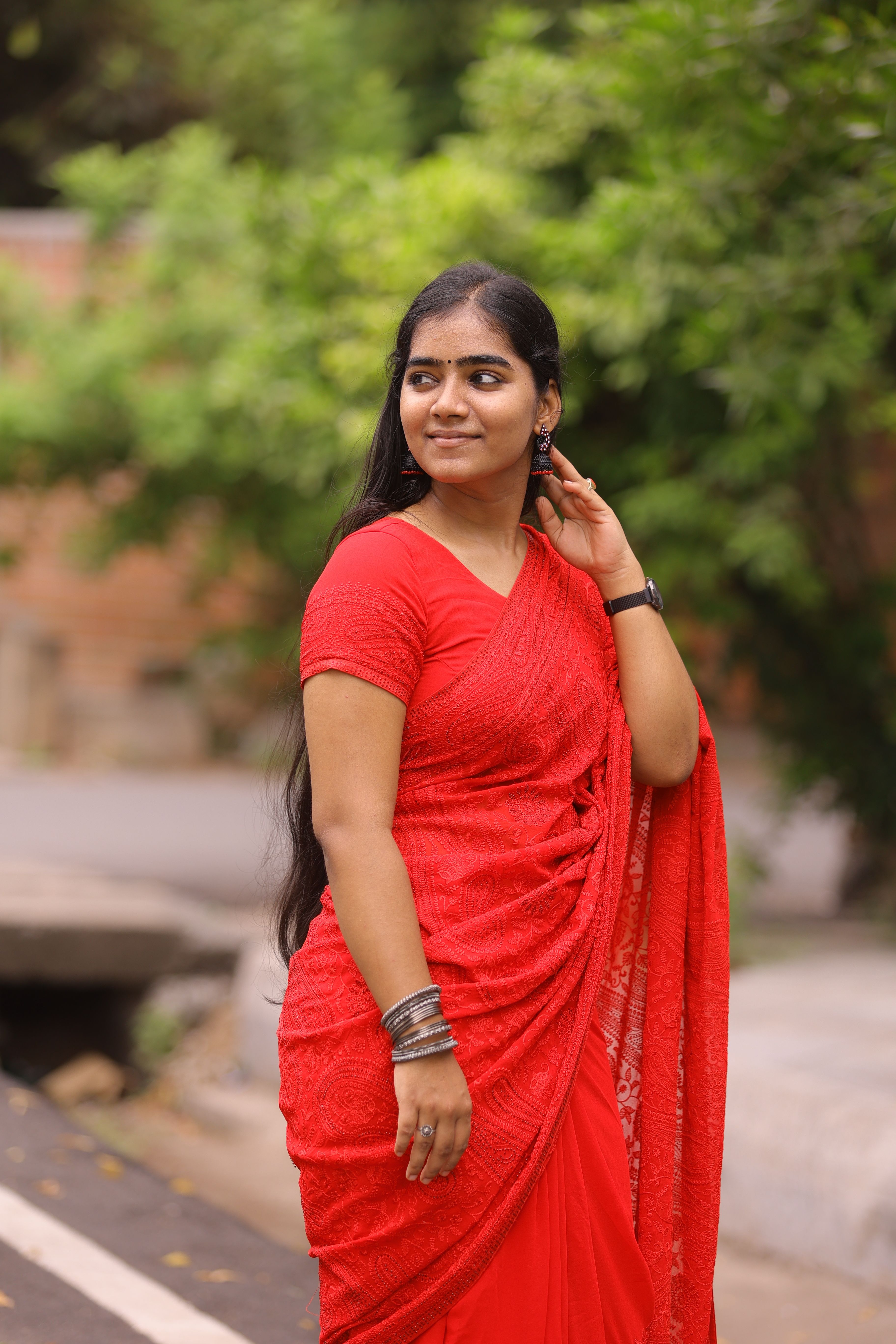 A woman in red sari posing for the camera · Free Stock Photo